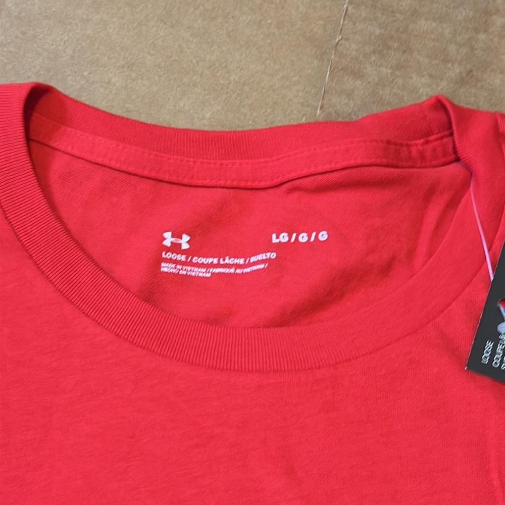 Under Armour NWT Men Sport style loose short sleeve red shirt LARGE size NWT!! - Picture 4 of 5
